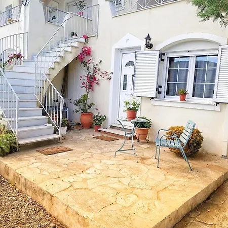 East Red Rock And View Leonidio Maisonette Studio Exterior photo
