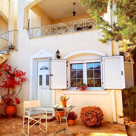 East Red Rock And View Leonidio Maisonette Studio Exterior photo