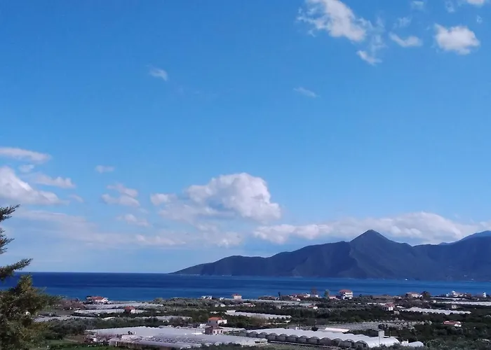 East Red Rock And View Leonidio Maisonette Studio