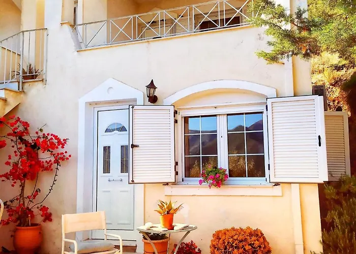 East Red Rock And View Leonidio Maisonette Studio